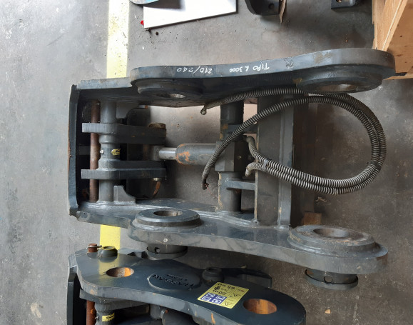 ATTACCO RAPIDO EURO BUCKET X SK 240 