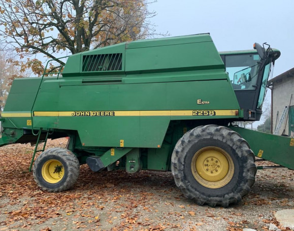 JOHN DEERE 2258