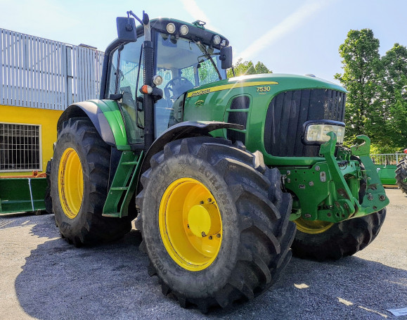 JOHN DEERE 7530