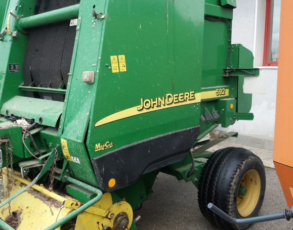 ROTOPRESSA JOHN DEERE 592
