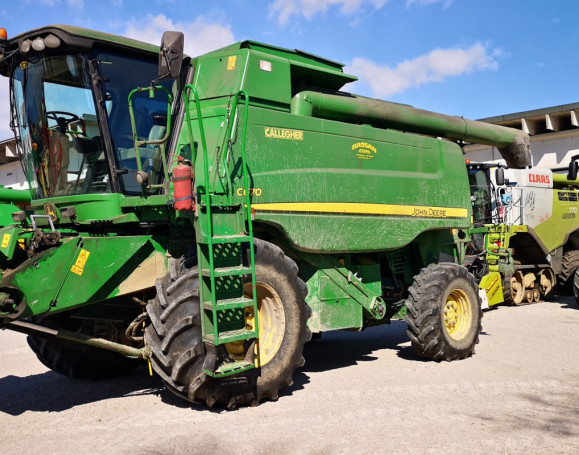 JOHN DEERE C670