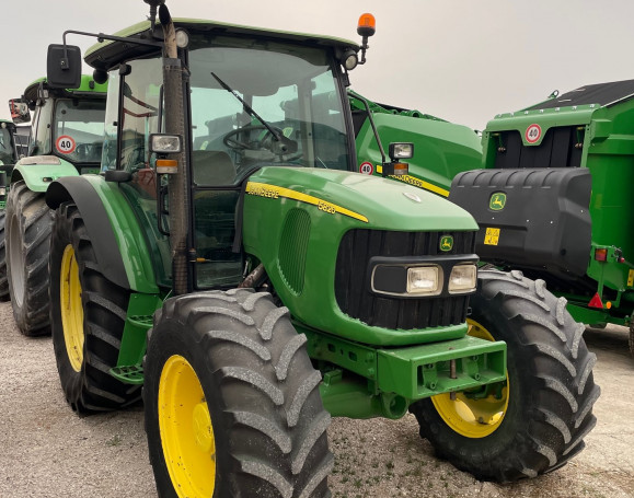 JOHN DEERE 5820