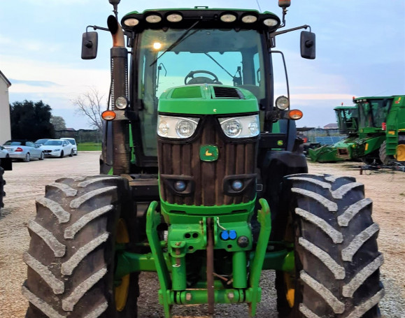 JOHN DEERE 6210 R