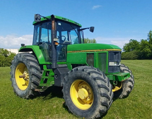 JOHN DEERE 7700