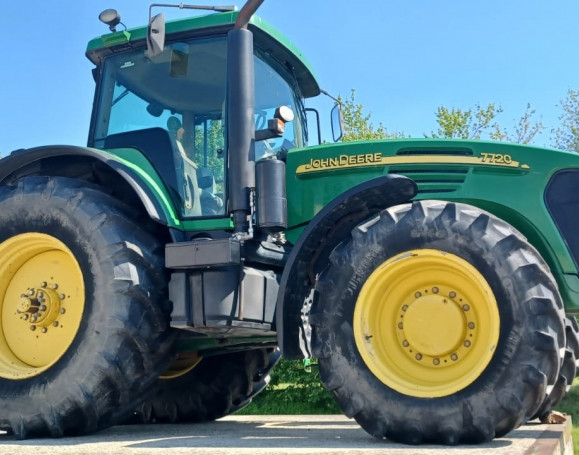 JOHN DEERE 7720