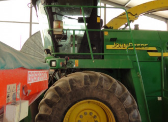 JOHN DEERE 7700