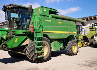 JOHN DEERE C670